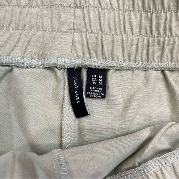 Vero moda Olive Cotton Shorts Ruffle Hem High Waist Comfy and Soft Cotton - Picture 3 of 6